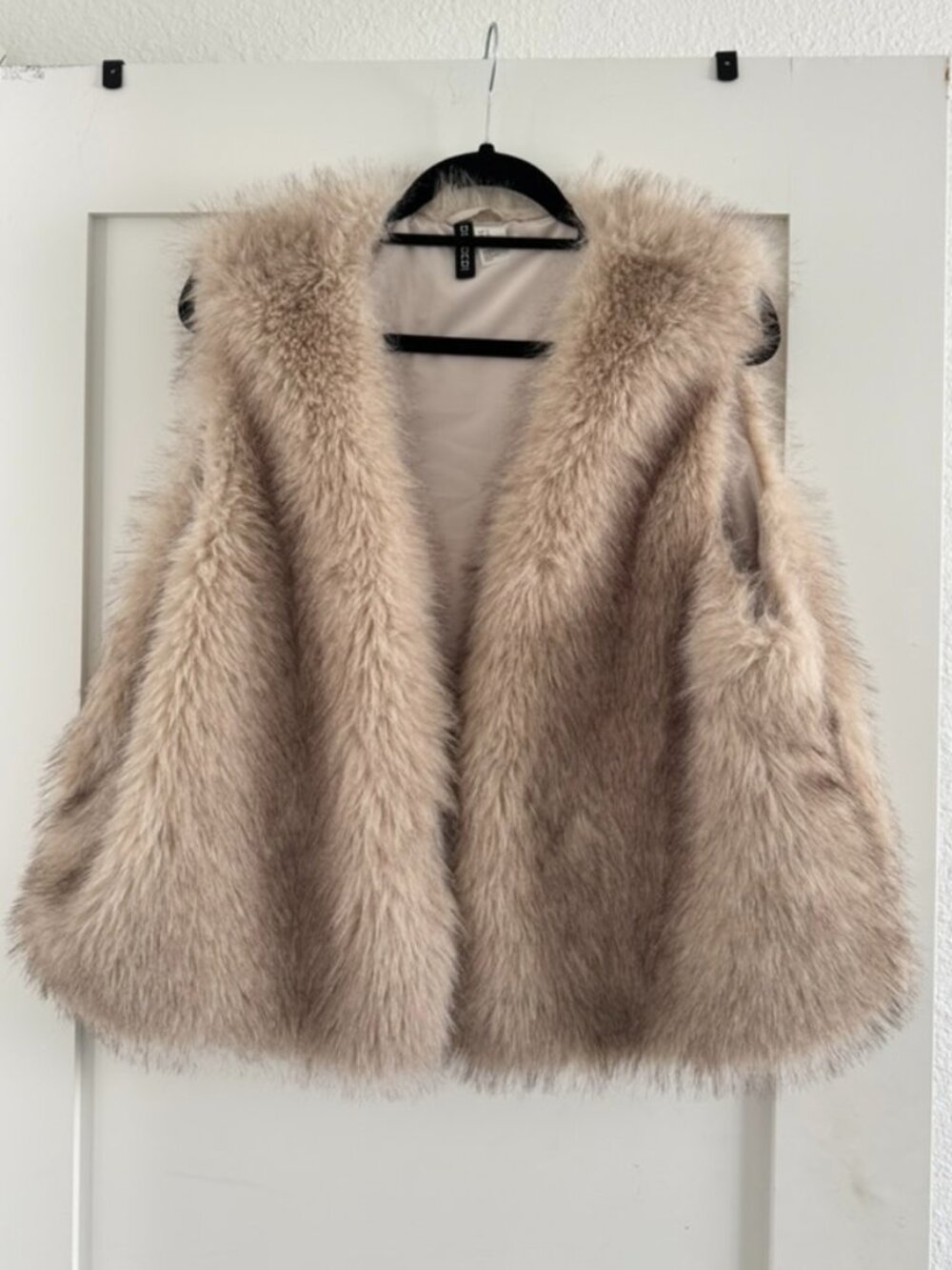 H&M Faux Fur Vest Beige XL Soft Cozy Luxury Look